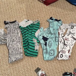 Carter’s 2T footsie zipper onesie pajamas (gently worn)
